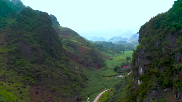 Camino Valle Profundo Que Atraviesa Una Montaña Norte Vietnam Geoparque — Vídeos de Stock