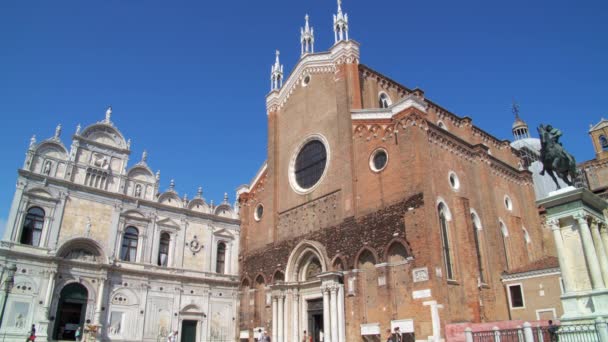 イタリアのヴェネツィアにあるScuola Grande San MarcoとBasica Dei Santi Giovanni Paolo — ストック動画