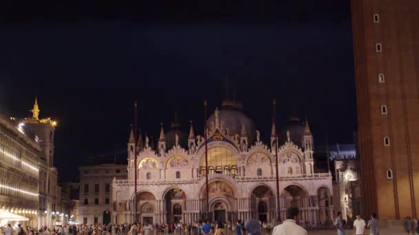 Villám Szent Márk Bazilika Felett Basilica San Marco Tömeggel Éjszaka — Stock videók