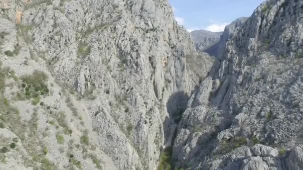 Luftaufnahme Des Malerischen Samarske Stijene Gebirges Bei Mrkopalj Kroatien — Stockvideo