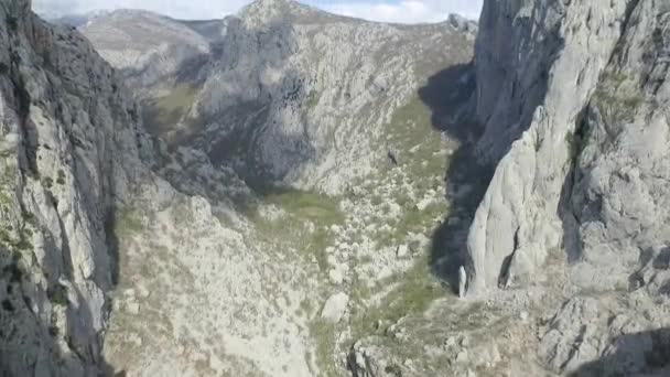 Κλίση Αεροφωτογραφία Του Γραφικού Βουνού Samarske Stijene Στο Mrkopalj Κροατία — Αρχείο Βίντεο