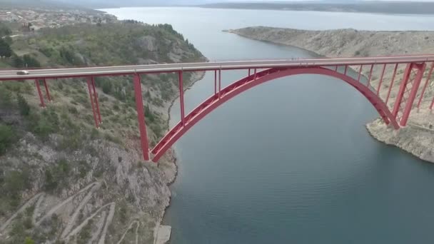 克罗地亚的Maslenica桥 乔治的红色钢桥 对马斯卡里卡海峡的看法 无人机射中 — 图库视频影像