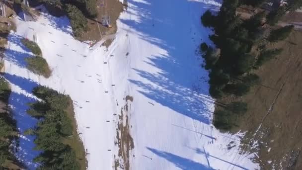 Tilt Aerial Ski Lift Ski Area View Денний Час Крвавец — стокове відео