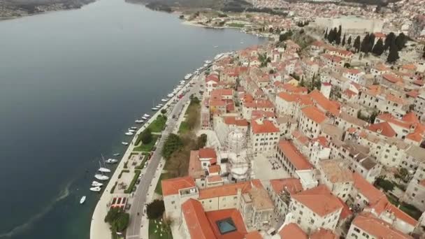 Latanie Nad Miastem Sibenik Panoramiczny Widok Stare Centrum Miasta Wybrzeża — Wideo stockowe