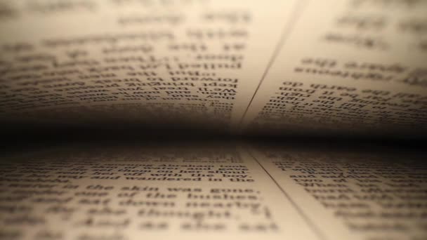 Κίνηση Πλευρικά Μέσα Από Βίβλο Δεξιά Προς Αριστερά Σελίδες Στην — Αρχείο Βίντεο