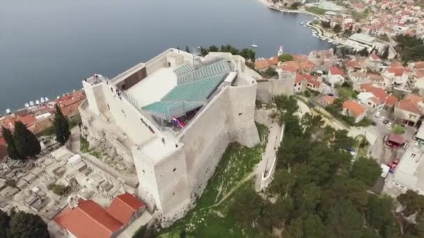 Drohnenblick Rund Die Festung Sankt Michael Und Das Sibeniker Aquatorium — Stockvideo