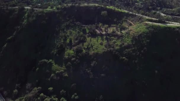 Aerea Sopra Parco Urbano Sentieri Escursionistici Inclinati Rivelare Skyline Del — Video Stock