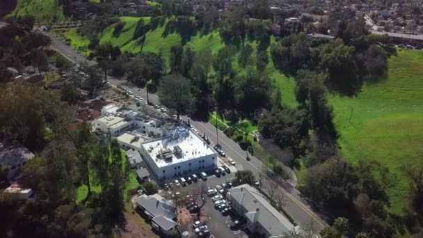 Incline Parque Urbano Para Revelar Horizonte Centro Los Angeles — Vídeo de Stock