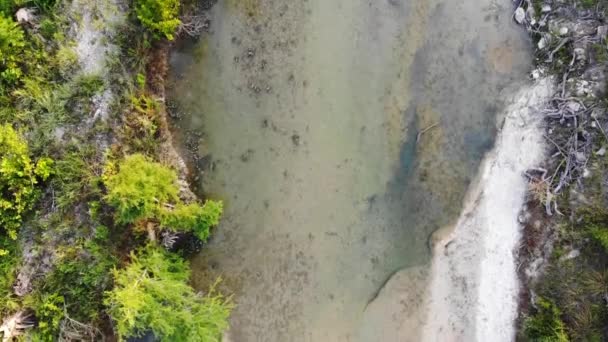 Blick Von Oben Auf Den Fluss Der Sich Oben Erhebt — Stockvideo