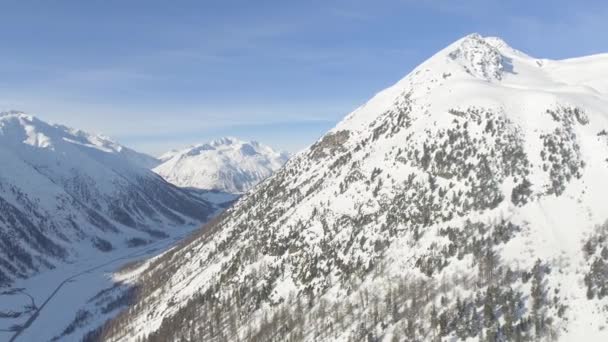 Vista Aérea Pequeño Pueblo Alpino Valle Livigno Italia — Vídeos de Stock