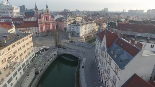 Légi Kilátás Tromostovje Triple Bridge Ljubljana Ljubljanica Folyón Város Központjában — Stock videók
