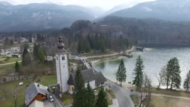 Пункт Безпілотного Огляду Навколо Моста Церкви Озера Бохіндж Словенія — стокове відео