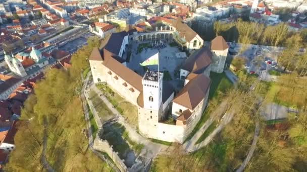 Şehrin Önemli Simgelerinden Biri Olan Ljubljana Şatosunun Üzerinden — Stok video