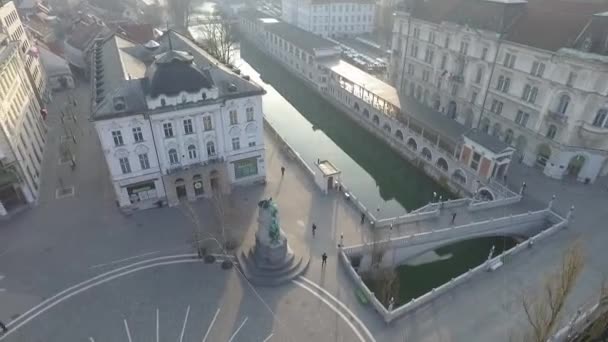 Flygfoto Över Tromostovje Triple Bridge Ljubljana Floden Ljubljanica Centrum Staden — Stockvideo