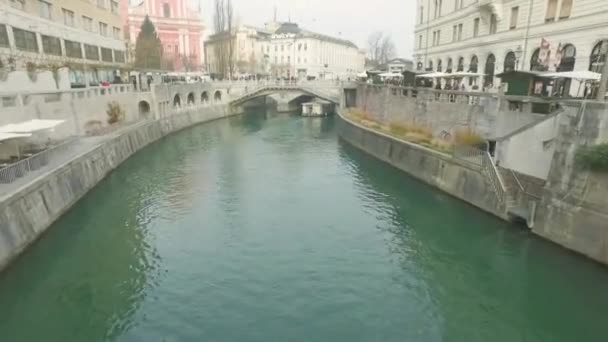 Tromostovje Ljubljana Hármas Hídja Ljubljanica Folyón Város Központjában — Stock videók