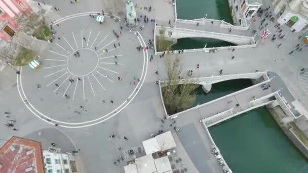 市中心卢布尔雅那三桥Tromostovje的空中景观 — 图库视频影像