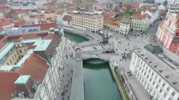 Flygfoto Över Tromostovje Triple Bridge Ljubljana Floden Ljubljanica Centrum Staden — Stockvideo