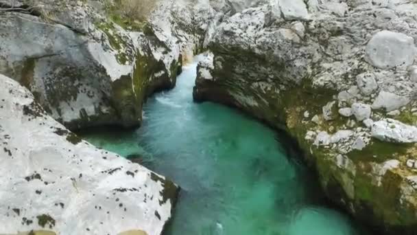 Вид Воздуха Реку Сока Протекающую Через Бирюзовое Ущелье Большого Сока — стоковое видео