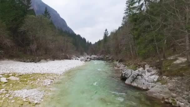 Antenne Tief Über Dem Türkisfarbenen Fluss Slowenien — Stockvideo