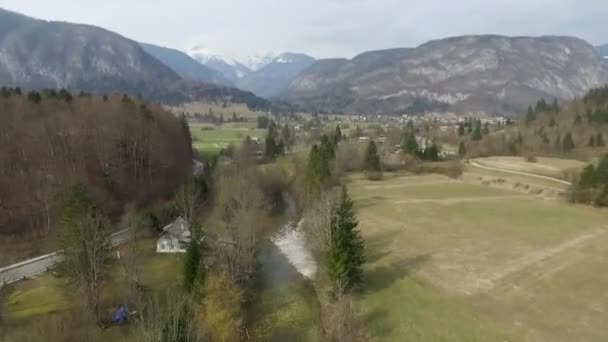 Drónkilátó Híd Templom Bohinj Tóból Szlovénia — Stock videók