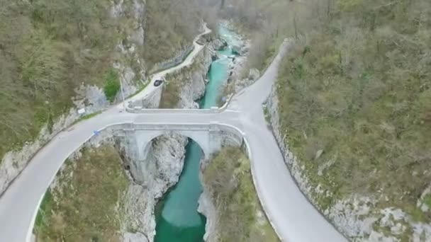 ソカ川の橋の空中ビュー スロベニア — ストック動画