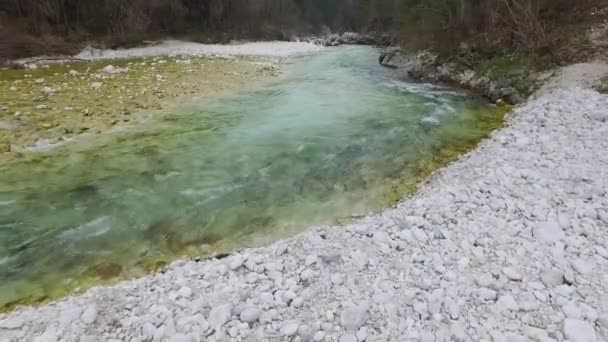 Luchtfoto Vliegen Laag Boven Turquoise Kleur Rivier Slovenië — Stockvideo