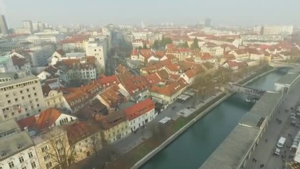 Flygfoto Över Tromostovje Triple Bridge Ljubljana Floden Ljubljanica Centrum Staden — Stockvideo