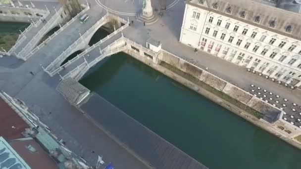 Légi Kilátás Tromostovje Triple Bridge Ljubljana Ljubljanica Folyón Város Központjában — Stock videók