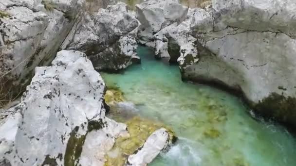 Luftaufnahme Des Flusses Soca Der Durch Den Türkisfarbenen Fluss Great — Stockvideo