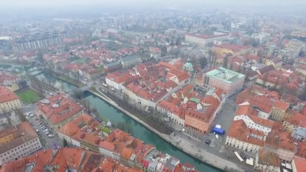 飞越卢布尔雅那城堡 这是斯洛文尼亚城市最重要的地标之一 — 图库视频影像