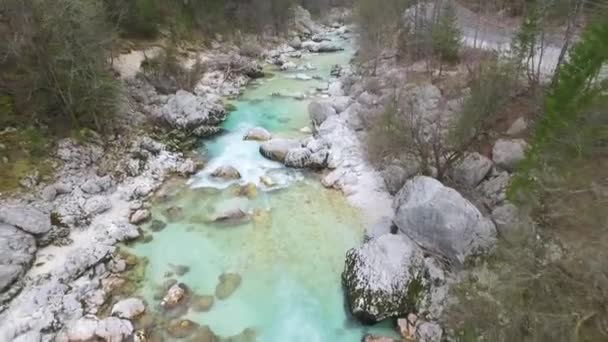 Luchtfoto Vliegen Laag Boven Turquoise Kleur Rivier Slovenië — Stockvideo