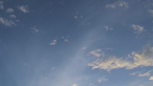 Time Lapse Thin Layer Moving Clouds Sky Durante Golden Hour — Vídeo de Stock