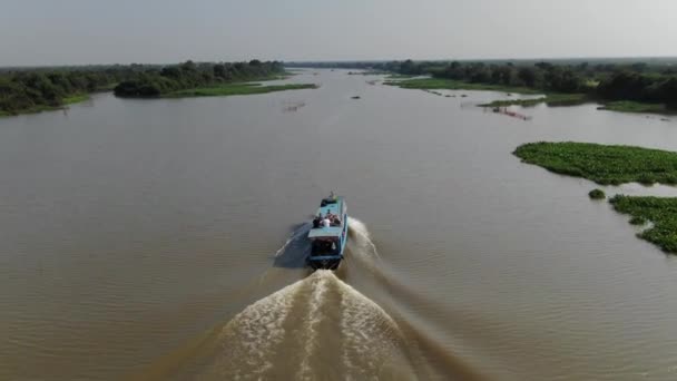 Aerial Drone Shot Slow Moving Boat Traveling Sangker River Cambodia — Stock Video