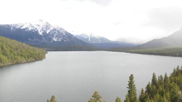 Fait Des Images Survolant Lac Par Temps Neigeux — Video