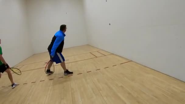 Fpv Man Cut Throat Racquetball Tegenstander Dient Fpv Speler Zweetbanden — Stockvideo