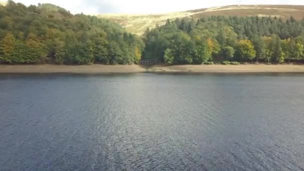 Jedna Mnoha Nádrží Oblasti Peak District Zde Shora Krajina Velkolepý — Stock video