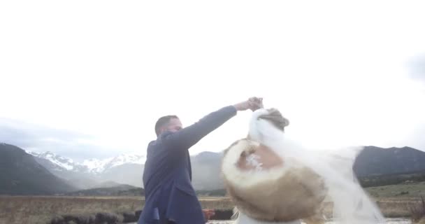 Groom Spins His Bride Dance Wind Winter Mountain Wedding — Stock Video