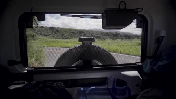 Jeep Conduciendo Alrededor Hawaii Dentro Del Coche — Vídeo de stock