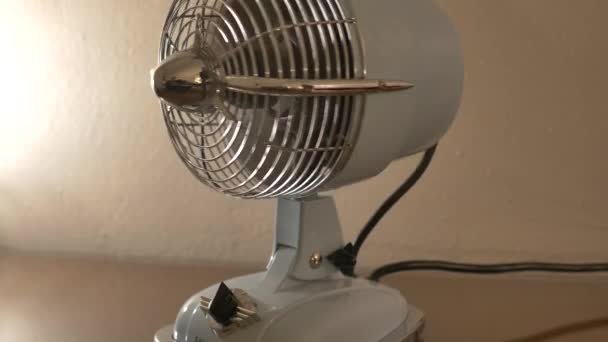 Tirez Vous Ventilateur Oscillant Vintage Bleu Clair — Video