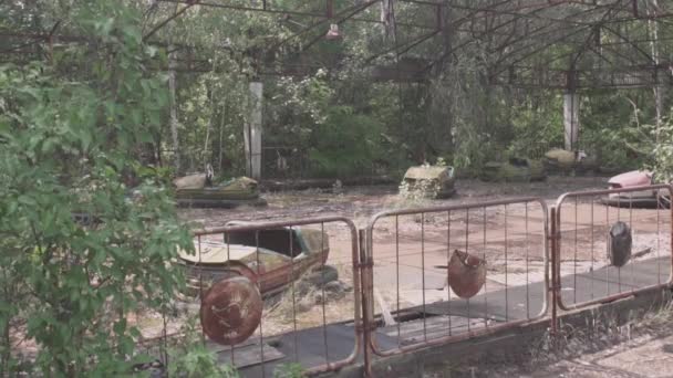 乌克兰切尔诺贝利发电厂附近禁区内被遗弃的放射性城市普里皮亚特被枪杀 — 图库视频影像