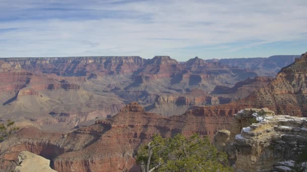 Staattinen Kuva Grand Canyonista Jossa Lunta Bluffeilla — kuvapankkivideo