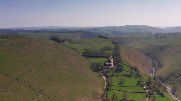 Drohnenbeobachtung Aus Der Luft Über Tal Und Feldern Peak District — Stockvideo