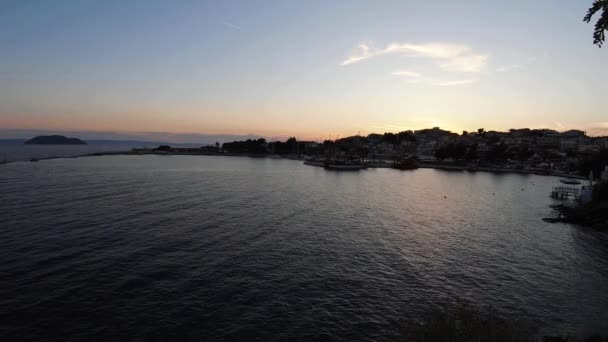 Rustige Zonsondergang Uitzicht Een Kleine Haven Griekenland — Stockvideo
