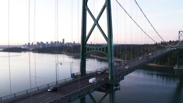 Aerial Πλάνα Από Lions Gate Γέφυρα Πρωί Κοιτάζοντας Βανκούβερ Και — Αρχείο Βίντεο