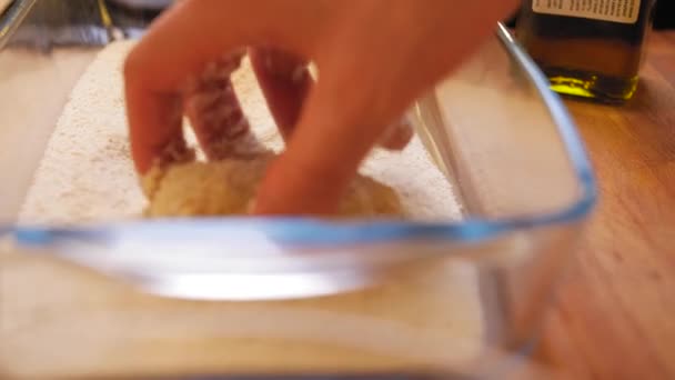 Rodando Comida Migas Pan Cocinero Está Enrollando Comida Migas Pan — Vídeo de stock