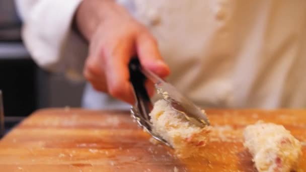 Aceite Croqueta Para Freír Cocinero Está Friendo Croqueta — Vídeo de stock