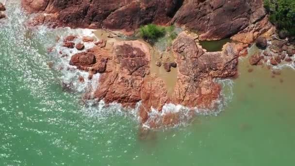 澳大利亚北昆士兰州图穆拉附近的北昆士兰州岩石热带海岸的无人机飞行 — 图库视频影像