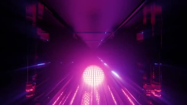 Сияющая Фиолетовая Неоновая Сфера Катится Бесконечный Космический Туннель Яркими Отражениями — стоковое видео
