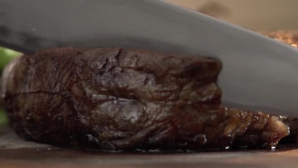 Extrême Plan Rapproché Sur Morceau Coupe Steak Aide Couteau Cuisine — Video