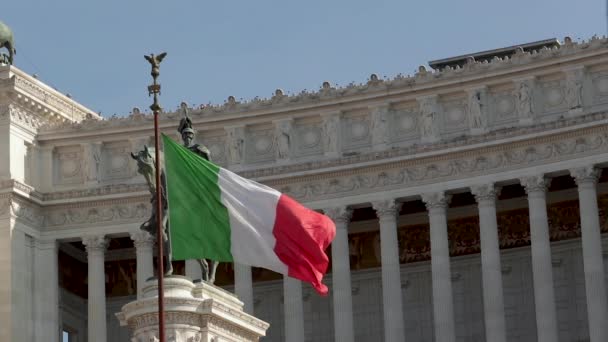 Constante Suave Disparo Cámara Lenta Bandera Nacional Italiana Izada Frente — Vídeo de stock